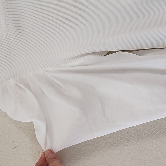 NWT Puff Sleeve Sweater - Picture 2 of 5